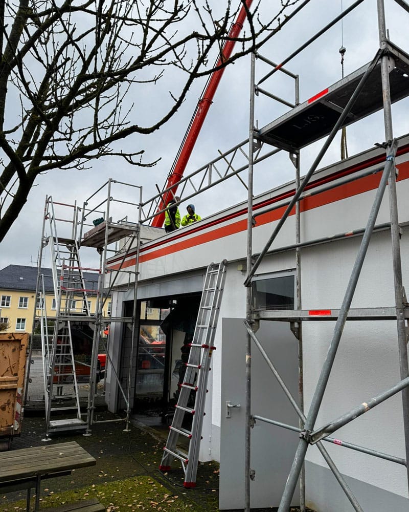 Dachabriss & Erneuerung 1 waschhalle der bft tankstelle
